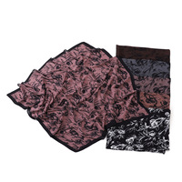 Foulards carrés en mousseline de soie de style rétro imprimés de fleurs de 90x90cm pour femmes musulmanes Hijabs en mousseline de soie plissée rose noire châles