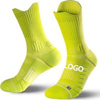 Vente en gros de chaussettes de sport en coton respirantes et confortables pour femmes et hommes, de haute qualité et personnalisées
