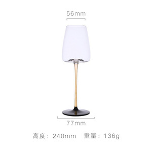 Ensemble de verres <span class=keywords><strong>à</strong></span> <span class=keywords><strong>vin</strong></span> <span class=keywords><strong>à</strong></span> <span class=keywords><strong>pied</strong></span> haut de gamme <span class=keywords><strong>à</strong></span> tige jaune <span class=keywords><strong>à</strong></span> fond concave de style de luxe pour un usage domestique <span class=keywords><strong>Verre</strong></span> <span class=keywords><strong>à</strong></span> cristal de grande valeur <span class=keywords><strong>Verre</strong></span> <span class=keywords><strong>à</strong></span> <span class=keywords><strong>vin</strong></span> de Bourgogne - Product Image 3