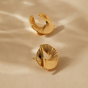 Bijoux fantaisie Boucles d'oreilles texturées uniques Boucles d'oreilles vintage torsadées en laiton plaqué or 18 carats pour femmes - Product Image 5