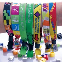 Bracelet en tissu tissé imprimé multicolore avec fermoir en plastique pour événements, festivals, concerts, clubs sportifs et campagnes