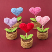 Vente en gros de petits pots en crochet faits à la main en forme de cœur, tournesol en pot, fleurs mignonnes de dessin animé, décoration de bureau à domicile
