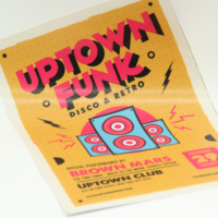 Affiche en carton personnalisée imprimée en quadrichromie, impression offset, film enduit imperméable, plastification, publicité pour événements musicaux, fêtes, intérieur
