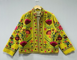 Chaqueta de Terciopelo Bordada a Mano 2026, Cuello Alto, Diseño Floral, Manga Larga, Ropa de Invierno, 100% Lana, Estilo Casual Cálido - Product Image 1