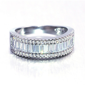 Anello da Donna a Forma di T con Taglio Quadrato e Accenti Scintillanti, Elegante Gioiello Regolabile in Lega per Coppie, Stile Moderno - Product Image 1