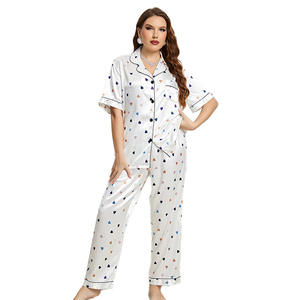 Ensemble de pyjamas en <span class=keywords><strong>satin</strong></span> pour femme, vêtements de nuit, vêtements de <span class=keywords><strong>grande</strong></span> <span class=keywords><strong>taille</strong></span> en soie, boutons imprimés en forme de cœur, haut et pantalon de détente - Product Image 5