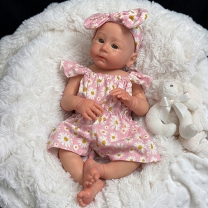 Muñeca Reborn Flexible <span class=keywords><strong>de</strong></span> 18 Pulgadas, Cuerpo Completo <span class=keywords><strong>de</strong></span> Silicona, Niña Realista, Juguete Suave para Recién Nacidos, Set <span class=keywords><strong>de</strong></span> Regalo para Niños con Accesorios - Product Image 4