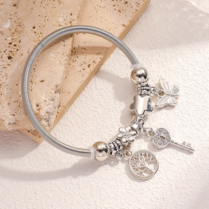 Bracelets en acier inoxydable <span class=keywords><strong>argent</strong></span>é exquis pour femmes et filles, design <span class=keywords><strong>arbre</strong></span> <span class=keywords><strong>de</strong></span> <span class=keywords><strong>vie</strong></span>, clé, papillon, bracelets élégants, bijoux - Product Image 3