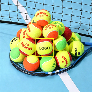 Balles de tennis d'entraînement personnalisées en gros avec logo, noyau en caoutchouc, feutre acrylique, faible compression, pour salle de sport, club, école - Product Image 1