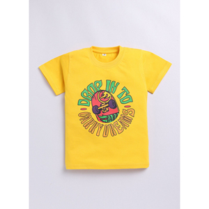 Carrydreams T-shirt en coton imprimé jaune pour garçons, avec motif graphique, tissu doux et respirant, vêtements décontractés confortables - Product Image 1
