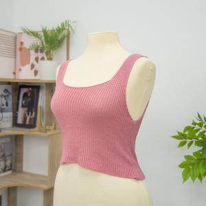 Top de punto sin mangas, tejido en Vietnam, 100% acrílico, antiarrugas, estilo simple, cuello redondo, color liso. - Product Image 3