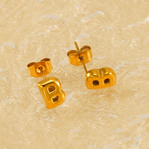 Mini 26 pendientes de tuerca de acero inoxidable chapados en oro de 14 quilates, joyería de moda para mujer para ocasiones de fiesta - Product Image 4