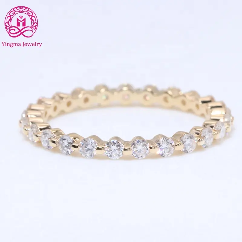 Anello di gioielli in oro massiccio 14K con cornice di diamanti in moissanite incolore con cornice di moissanite anello per l'eternità