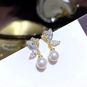 Orecchini a perno con perle a forma di farfalla da donna, eleganti e chic, con fiocco in perle finte, regalo per tutti i giorni - Product Image 4