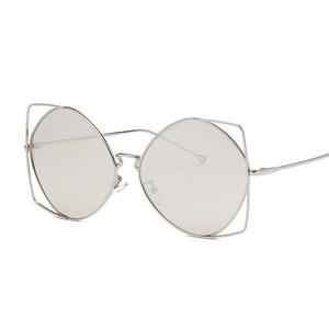 Gafas de Sol Qianai para Mujer, Montura Metálica Irregular, Lentes Doradas y Rosas, Protección UV400, Talla Grande, Modelo H3-055 - Product Image 3