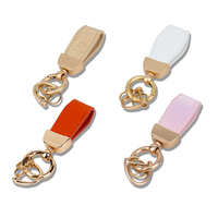 Porte-clés en cuir gaufré de luxe pour clés de voiture de luxe avec design personnalisé et détails en feuille d'argent Cadeau