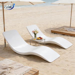 Chaise longue en fibre de verre durable pour l'extérieur, idéale pour les centres de villégiature, la plage, le bord de la piscine, le salon de la villa, au design moderne et de style marin. - Product Image 6