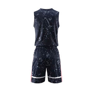 Uniforme de baloncesto de diseño liso personalizado para hombre, ropa deportiva ligera de alta calidad, transpirable, de talla grande, hecho en Pakistán a bajo precio - Product Image 2