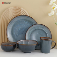 Nouveau design de fournisseur de restaurant Vaisselle Nouveau design de service de vaisselle en céramique glaçure réactive bleue pour la maison