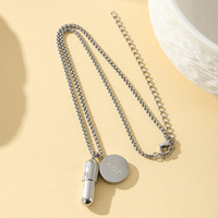 Yiwu Aceon Velle Logo En Acier Inoxydable Estampé Mini Disque Gravé Vis Pilule Forme Bouteille Message Caché Médaillon Pendentif Collier