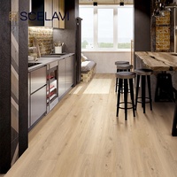 Plancher en vinyle SPC LVT PVC durable à installation rapide et innovant, imperméable pour une utilisation en salle de sport intérieure