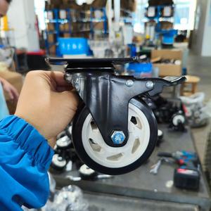 Roues à roulettes en PU CMCL pour boîte de rangement 100 mm 4 pouces rotatives avec freins à roulement noir universel établi industriel - Product Image 2