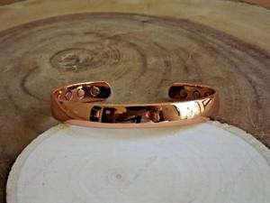 Oferta Especial en Elegante y Sofisticada Pulsera Magnética de Cobre Puro, Pulida a Mano, Ajustable, para Comodidad en las Articulaciones, Disponible al Mejor Precio - Product Image 4