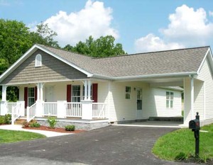 <span class=keywords><strong>Casa</strong></span> <span class=keywords><strong>di</strong></span> <span class=keywords><strong>famiglia</strong></span> prefabbricata accogliente con il timpano tradizionale & il tetto della valle - Product Image 1