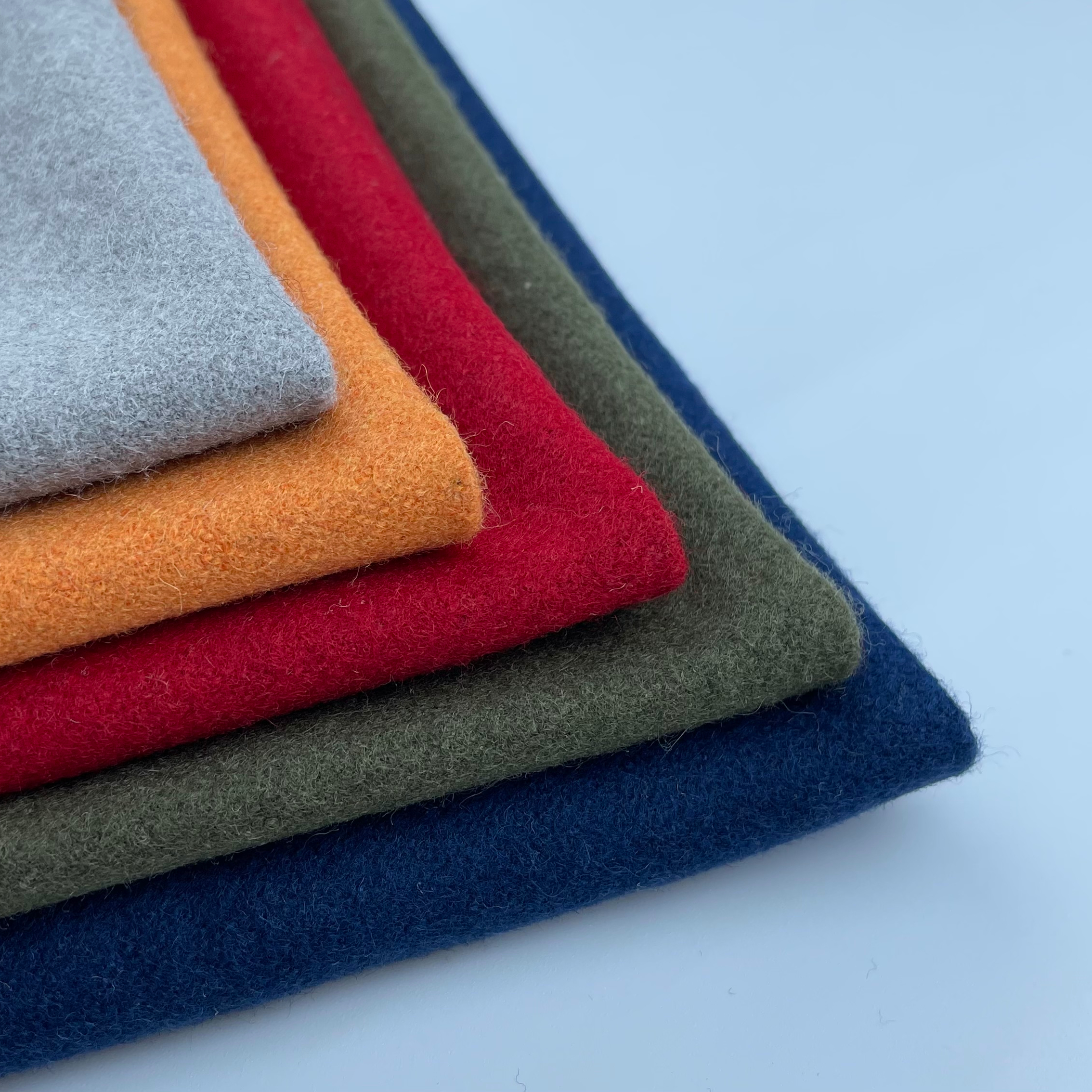 Недорогая в наличии 50% шерсть 50% полиэстер Мелтон шерстяной костюмный материал для красивого пальто