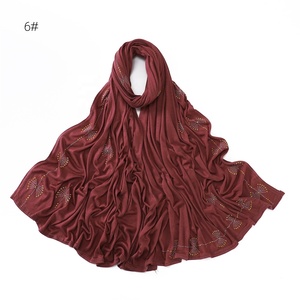 Malaysia musulmana señora elegante suave invierno Jersey bufanda Color sólido largo diamante piedra chales para mujeres H484 - Product Image 5