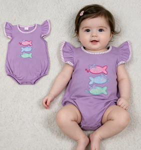 ชุดรอมเปอร์เด็กผู้หญิง RTS Boutique ลายปลาปักโบว์น่ารัก ชุดบอดี้สูทเด็กทารกแบบสบายๆ ขายส่ง - Product Image 1