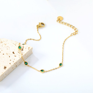 Pulsera de Esmeralda en Forma de Lágrima con Cadena de Oro y Engaste de Bisel, Joyería para Uso Diario de Mujer - Product Image 1