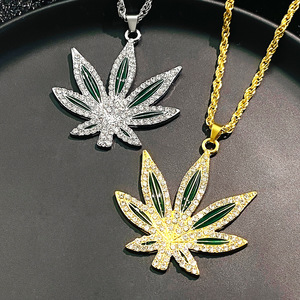 Mode diamant Hip Hop feuille <span class=keywords><strong>de</strong></span> chanvre pendentif collier glacé plaqué or alliage cristal feuille d'érable pour cadeau brin chaîne Zircon - Product Image 3