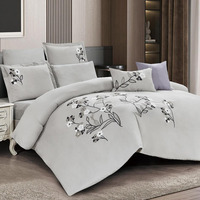 Set Sprei 7-Piece Motif Bunga Elegan, Bahan Mikrofiber Lembut, Sejuk, dan Bernapas, dengan Cetakan Reaktif, Desain Batang Bunga Liar