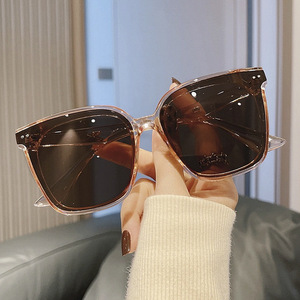 Sunglasses <b>Square</b> <b>Frame</b> Black UV400 Protection Unisex Fashionable Travel Outfits PC Material - Product Image 3