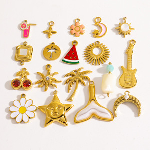 Vibes de Playa Dorada |   Dijes de Acero Inoxidable Chapados en Oro PVD de 18K para la Fabricación de Joyas |   Colgantes con Temática Tropical y de Vacaciones de Verano - Product Image 3