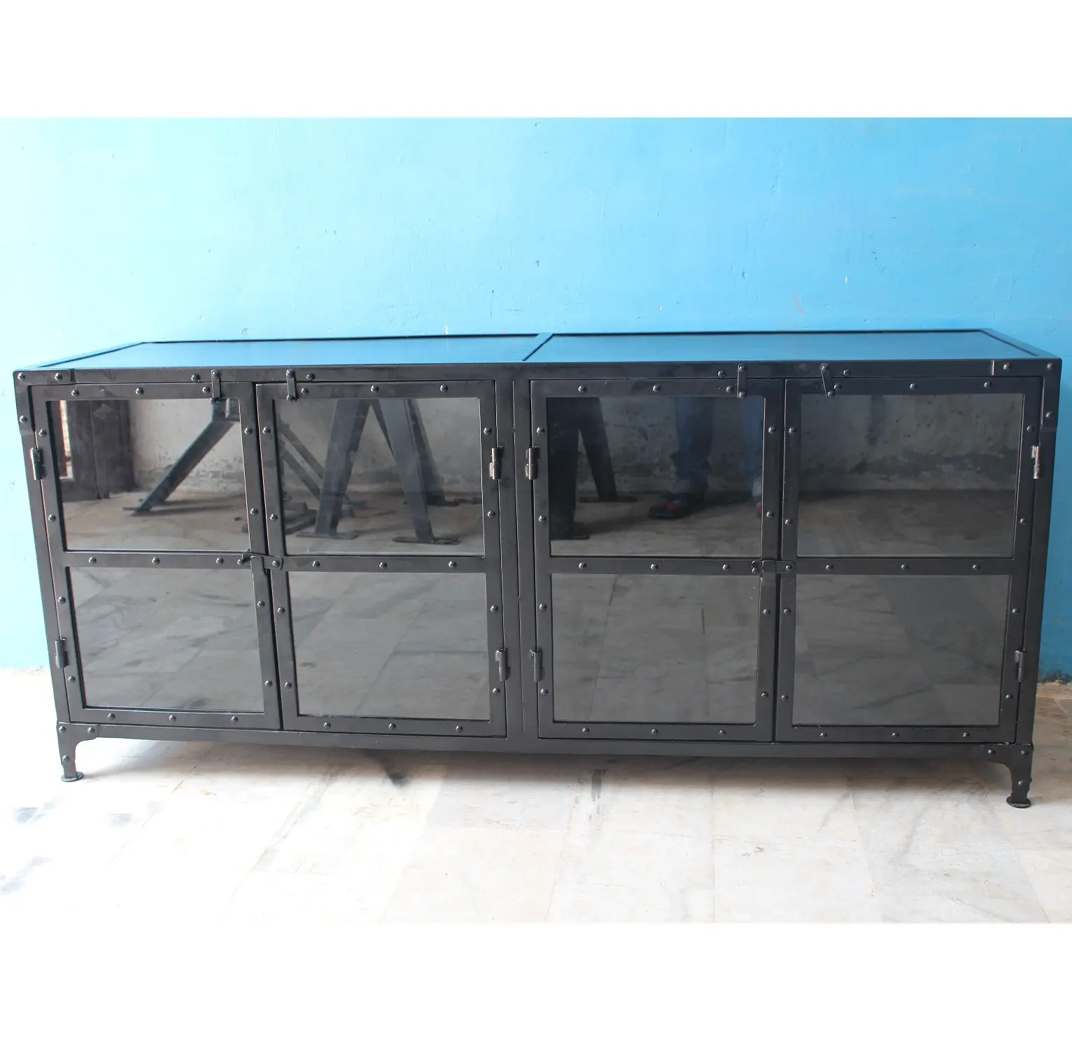 Черный Буфет MS из железа со стеклянной дверью, буфет, индийская мебель для дома, стеклянные двери, металлический шкаф