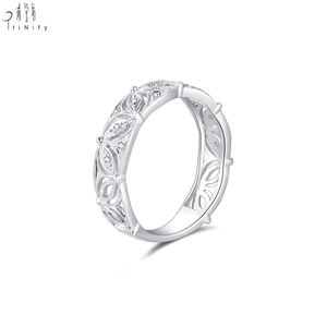 Bague de fiançailles pour femme en or blanc massif 18 carats, sertie de diamants naturels véritables, design ajouré vintage de haute qualité, bijoux fins. - Product Image 4