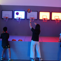Ensemble complet de jeu de basket interactif avec paniers multiples et système de notation par capteur LED pour arène de jeu interactive intérieure