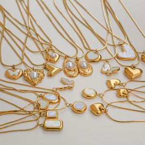 Collier personnalisé en acier inoxydable 316L plaqué or 14k 18k résistant à l'eau avec pendentif coquillage et perle pour femme - Product Image 2