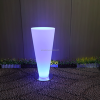 Nouvelle conception de table de bar en plastique illuminée par LED RGB à changement de couleur, moderne et luxueuse, pour la maison, les bars, les hôtels, les centres commerciaux, les événements et les fêtes