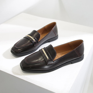Mocassins à talon épais pour femmes <span class=keywords><strong>Petites</strong></span> <span class=keywords><strong>chaussures</strong></span> en cuir pour femmes Style britannique Semelle plate <span class=keywords><strong>Chaussures</strong></span> simples Grande taille <span class=keywords><strong>Chaussures</strong></span> pour femmes - Product Image 3