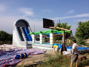 Grand toboggan aquatique gonflable d'extérieur en forme de palmier, en PVC, 18M, 4M x 8M, capacité 1000Kg, pour le plaisir universel de glisse et de saut - Product Image 4
