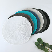 Vente en gros de sets de table en plastique napperons tissés lavables et résistants à la chaleur sous-verres en plastique tapis rond pour tasses à thé