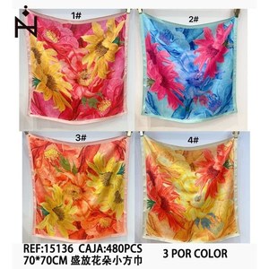 Fazzoletto quadrato mini floreale 70x70 cm con stampa colorata per donna, accessorio moda - Product Image 2