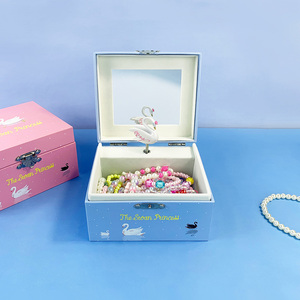 Caja Musical Giratoria con Diseño de Cisne Romántico YIYU, de Papel Ecológico, con Espejo, para Guardar Joyas, Regalo Personalizado para Niñas - Product Image 4