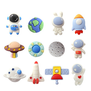 Ciondoli in resina all'ingrosso telefono cellulare alla rinfusa di ciondoli spazzatura per telefoni spaziali astronauta in resina Charms - Product Image 3