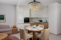Ensemble de meubles de restaurant moderne de luxe léger, couleur personnalisée, armoire de cuisine en bois massif, table à manger, solution de chaises