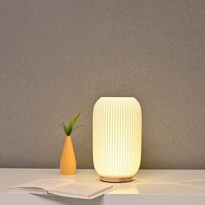 Lámpara de Mesa Decorativa Hecha a Mano con Forma de Linterna, Luminaria China Moderna con Base de Madera para Interiores - Product Image 2
