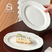 Ensemble de Plats à Dessert en Céramique de Style Français Personnalisé, Oval, Blanc, Embossé, pour Restaurant, Service de Table, Gâteau